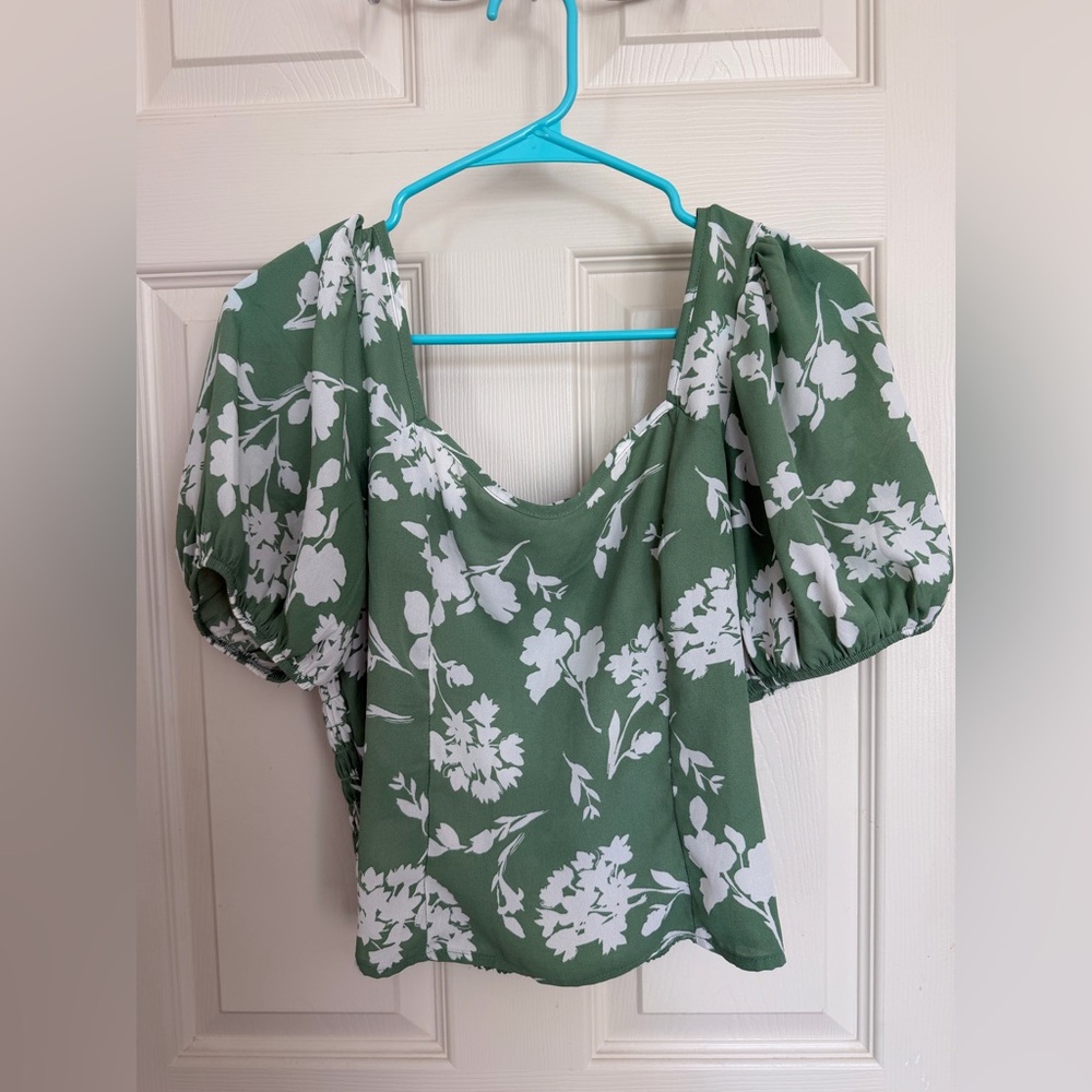Sienna Sky Green Floral Puff-Sleeve Blouse